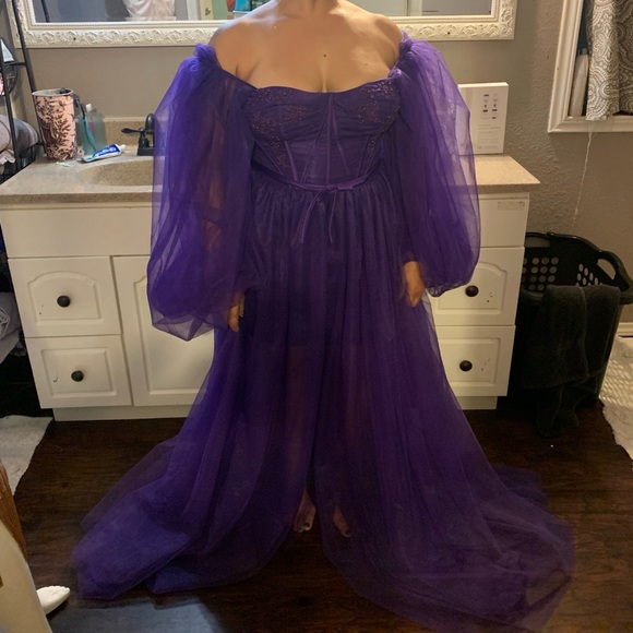 Dress - Picture 5 of 9